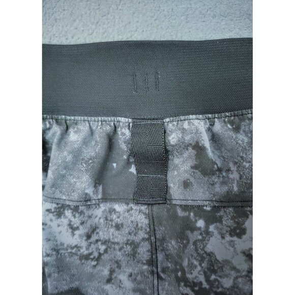 Lululemon Mens Shorts Sz (XL) License To Train 7" Camo Tactile Black/Blue-Gray - Picture 8 of 8
